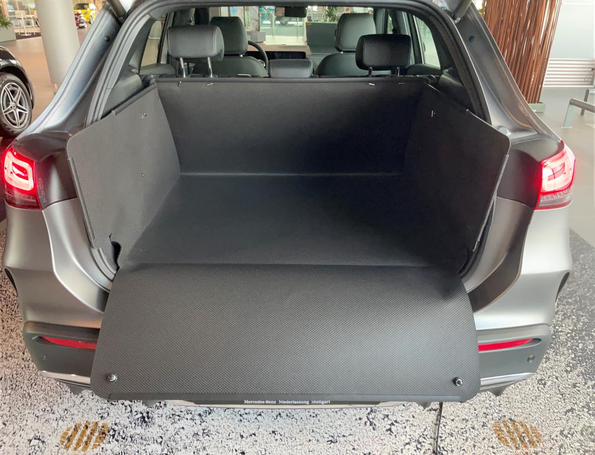 Aus der Bodenmatte machen Sie innerhalb von Sekunden einen Superkofferraumschutz für Ihren Mercedes EQA