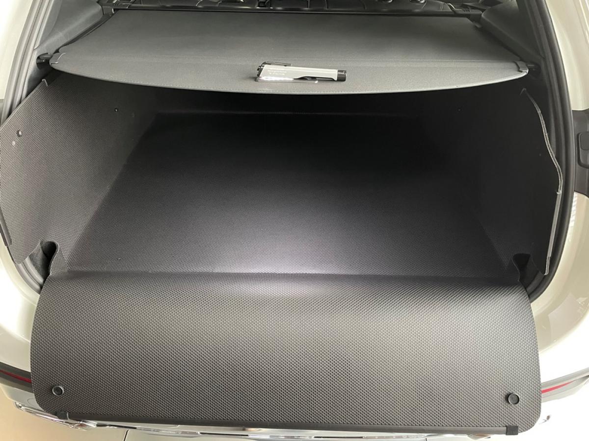 Ein Kofferraumschutz, der sofort überzeugt für den neuen Mercedes GLC