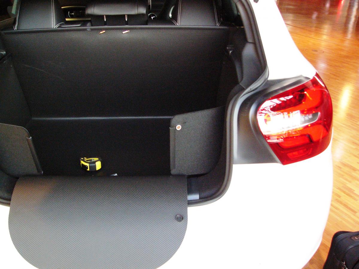 Sie haben nicht nur für den gesamten Kofferraum von A-Klasse sondern auch für die Ladekante und Stoßstange professionellen und zuverlässigen Schutz vor Schmutz und Beschädigung. Der inhaenger ist selbststehend, ohne Klettverschlüsse, Bänder oder Schnüre.