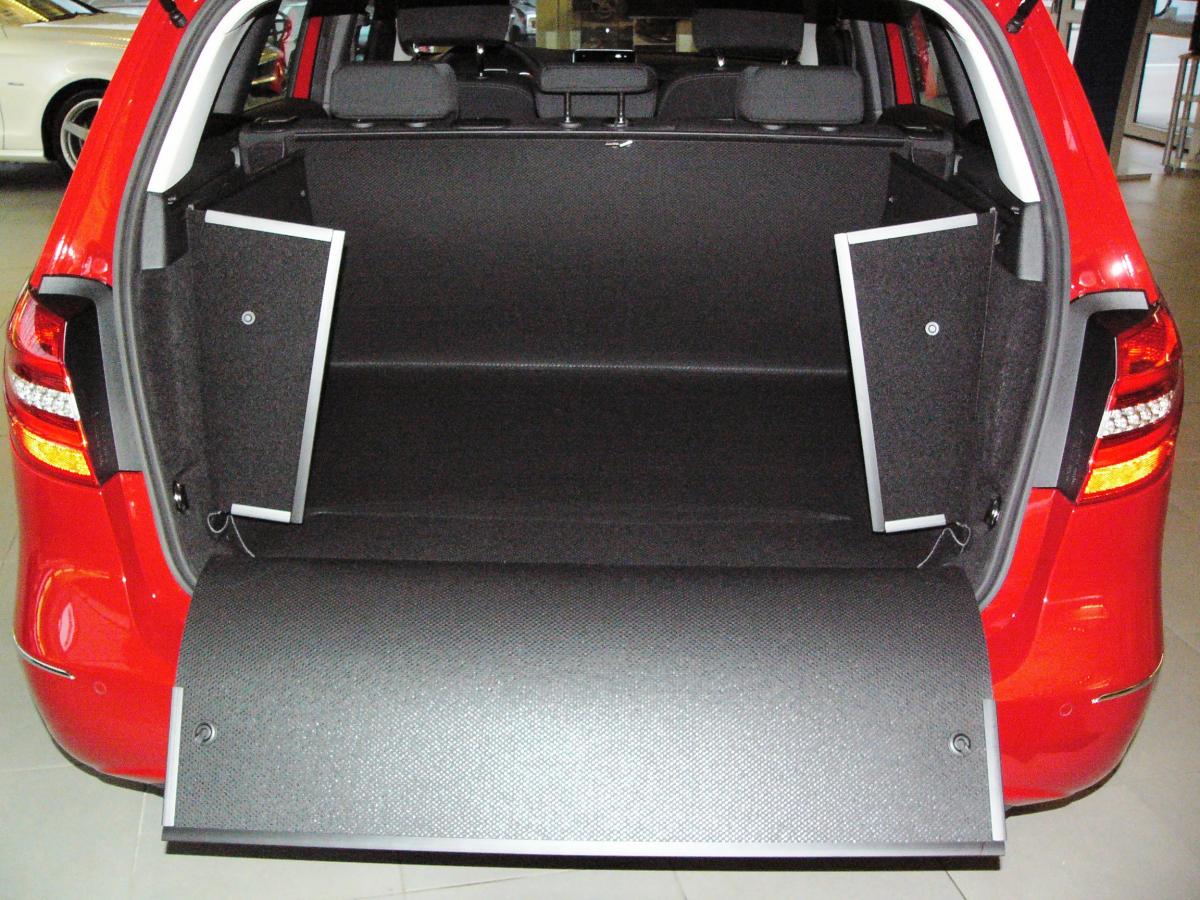 Sie haben nicht nur für den gesamten Kofferraum der B-Klasse sondern auch für die Ladekante und Stoßstange professionellen und zuverlässigen Schutz vor Schmutz und Beschädigung. Der inhaenger ist selbststehend, ohne Klettverschlüsse, Bänder oder Schnüre.