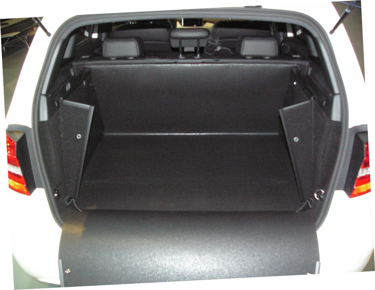 Sie haben nicht nur für den gesamten Kofferraum der B-Klasse in der 1.Gebrauchsstellung sondern auch für die Ladekante und Stoßstange professionellen und zuverlässigen Schutz vor Schmutz und Beschädigung. Der inhaenger ist selbststehend, ohne Klettverschl