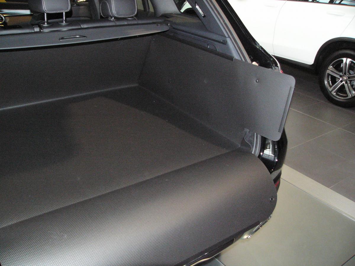 Kofferraumwanne GLC mit klappbarer Rückwand