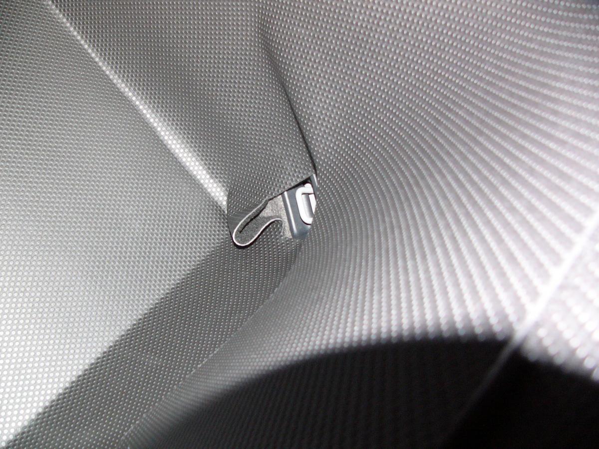 Der Kofferraumschutz für den Audi Q2 ist 8 cm hoch wasserdicht, falls Sie Fische transportieren sollten.