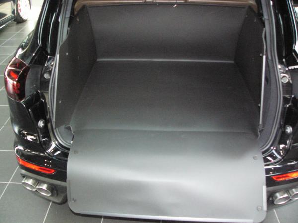 Sie haben nicht nur für den gesamten Kofferraum von Porsche Cayenne, sondern auch für die Ladekante und Stoßstange professionellen und zuverlässigen Schutz vor Schmutz und Beschädigung. Der inhaenger ist selbststehend, ohne Klettverschlüsse, Bänder oder S