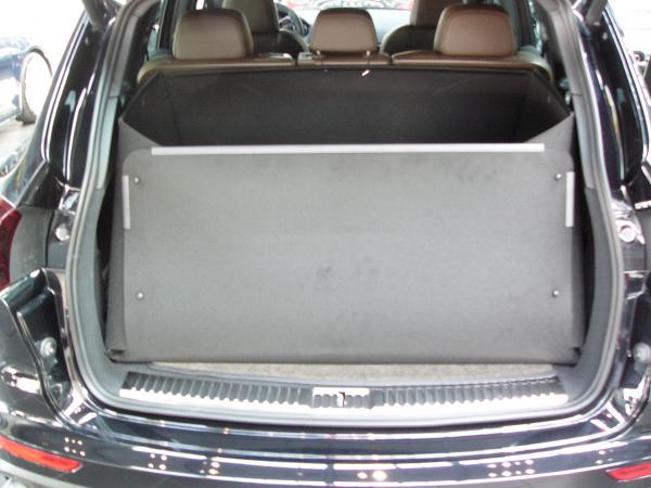 Kofferraumwanne Porsche Cayenne mit hochgestelltem Stoßstangenschutz ist ein geschlossener, stabiler, wasserdichter Schutz gegen Beschädigung, Schmutz und Nässe, nicht nur für den Hund. 100% Verlass!