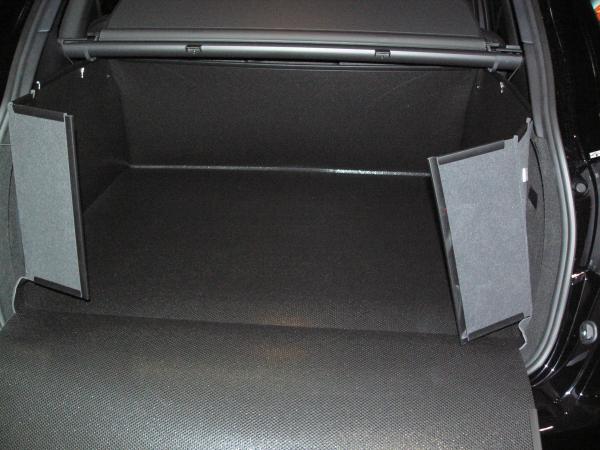 Sie haben nicht nur für den gesamten Kofferraum von Porsche Cayenne sondern auch für die Ladekante und Stoßstange professionellen und zuverlässigen Schutz vor Schmutz und Beschädigung. Der inhaenger ist selbststehend, ohne Klettverschlüsse, Bänder oder Sc