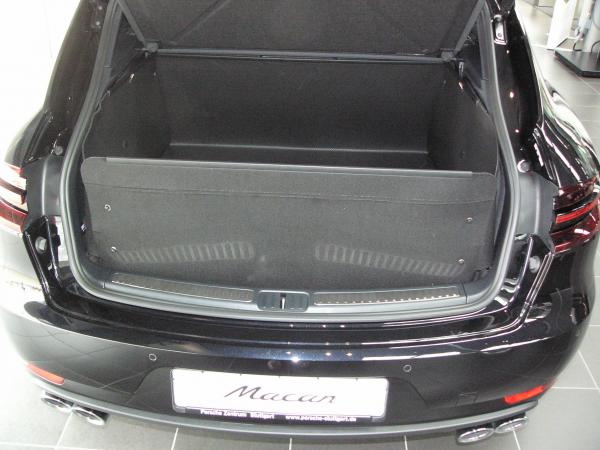 Sind die Rücksitze aufrecht, nutzen Sie den Kofferraumschutz Modell L11 zum Schutz nur des Kofferraums.