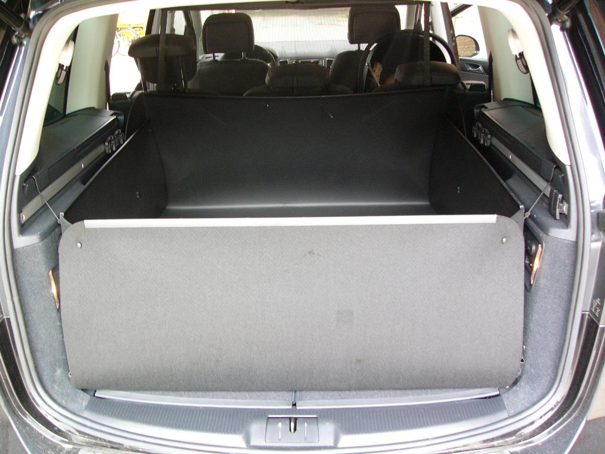 Kofferraumwanne Alhambra, vorgeschobene Rücksitze