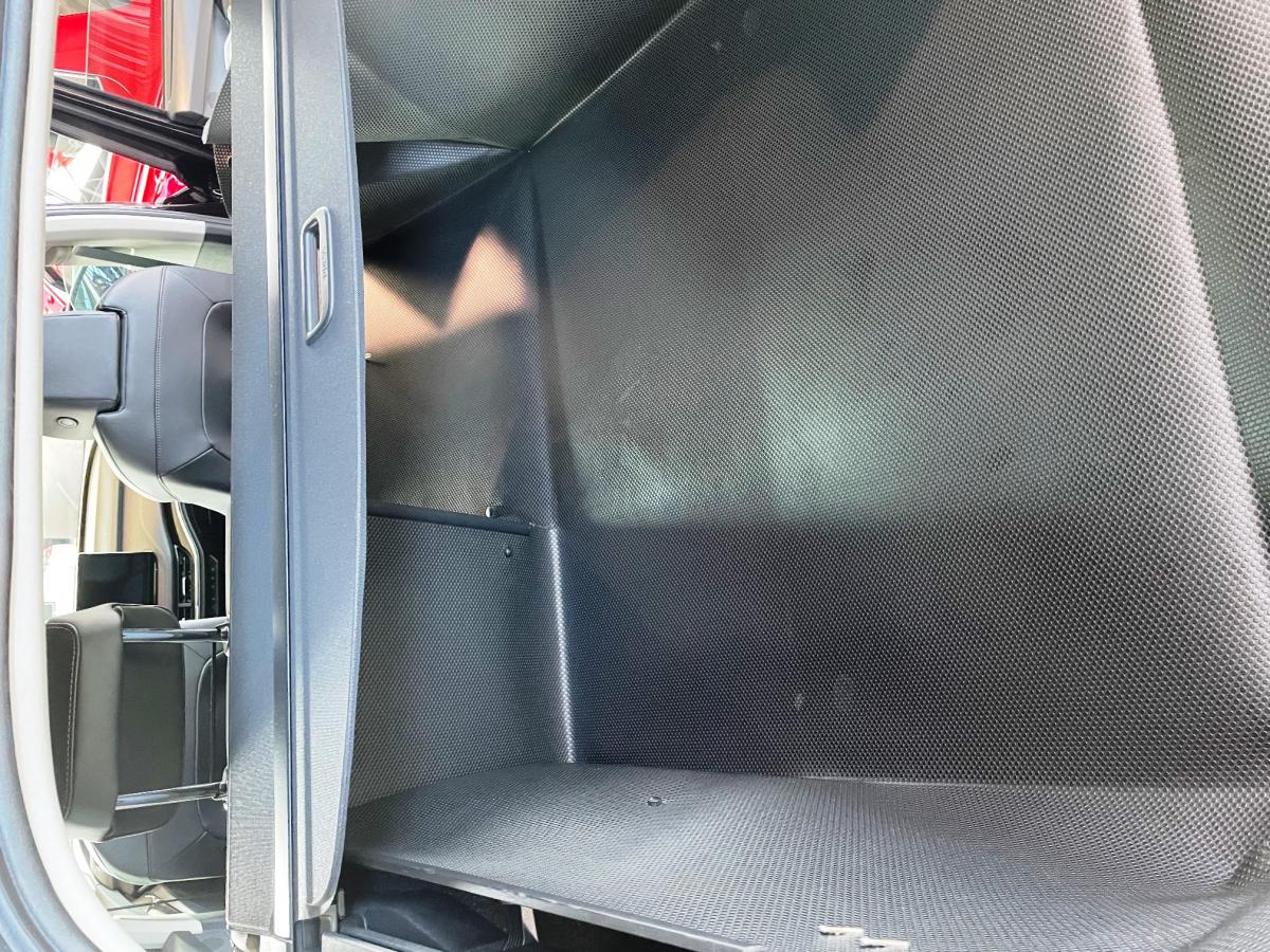 Klappen Sie einen Sitz oder zwei oder aller drei und Sie können längere Gegenstände problemlos transportieren.mit Ihrem Skoda Enyaq iV