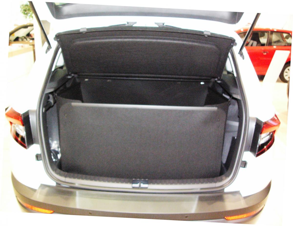 Kofferraumwanne Karoq. Kofferraumboden standardmäßig tief