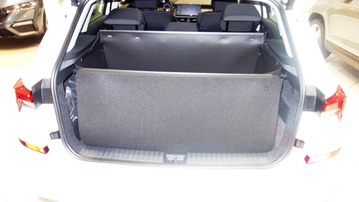 Rundumschutz Ihres Skoda Kamiq hoch bis zur Oberkante der Rückenlehne, eine saubere Sache.