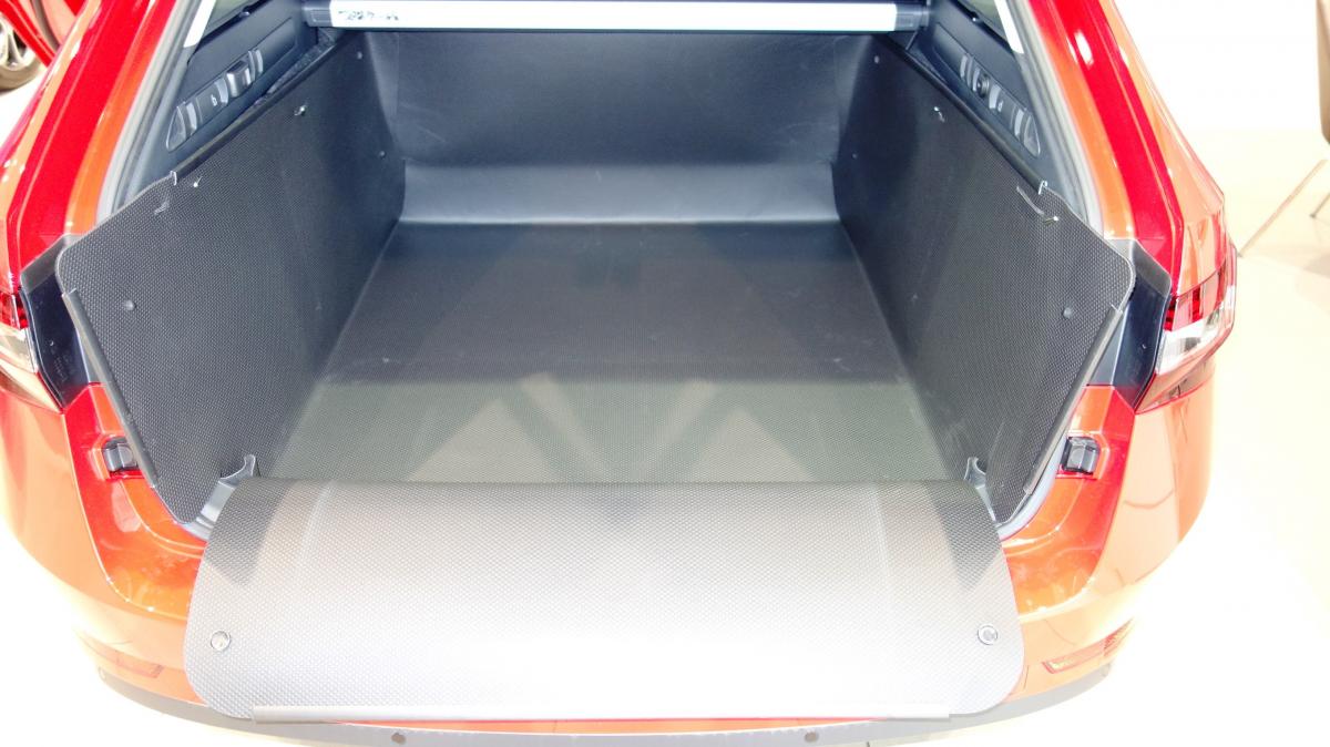 Sie haben nicht nur für den gesamten Kofferraum von Superb Combi sondern auch für die Ladekante und Stoßstange professionellen und zuverlässigen Schutz vor Schmutz und Beschädigung. Der inhaenger ist selbststehend, ohne Klettverschlüsse.