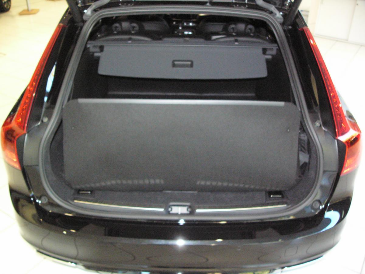 Kofferraumwanne V90. Umklappbare Rückwand