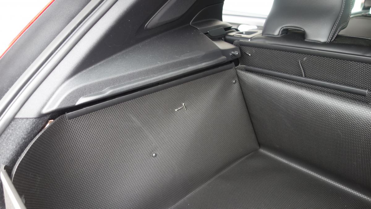 Ein Kofferraumschutz für Volvo XC 40 Hybrid, wie man ihn sich vorstellt.