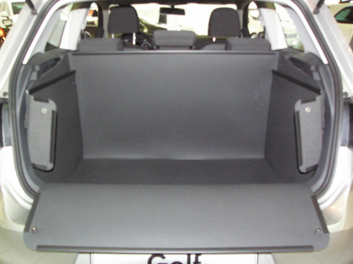 Sie haben nicht nur für den gesamten Kofferraum von VW Golf 7 sondern auch für die Ladekante und Stoßstange professionellen und zuverlässigen Schutz vor Schmutz und Beschädigung. Der inhaenger ist selbststehend, ohne Klettverschlüsse, Bänder oder Schnüre.