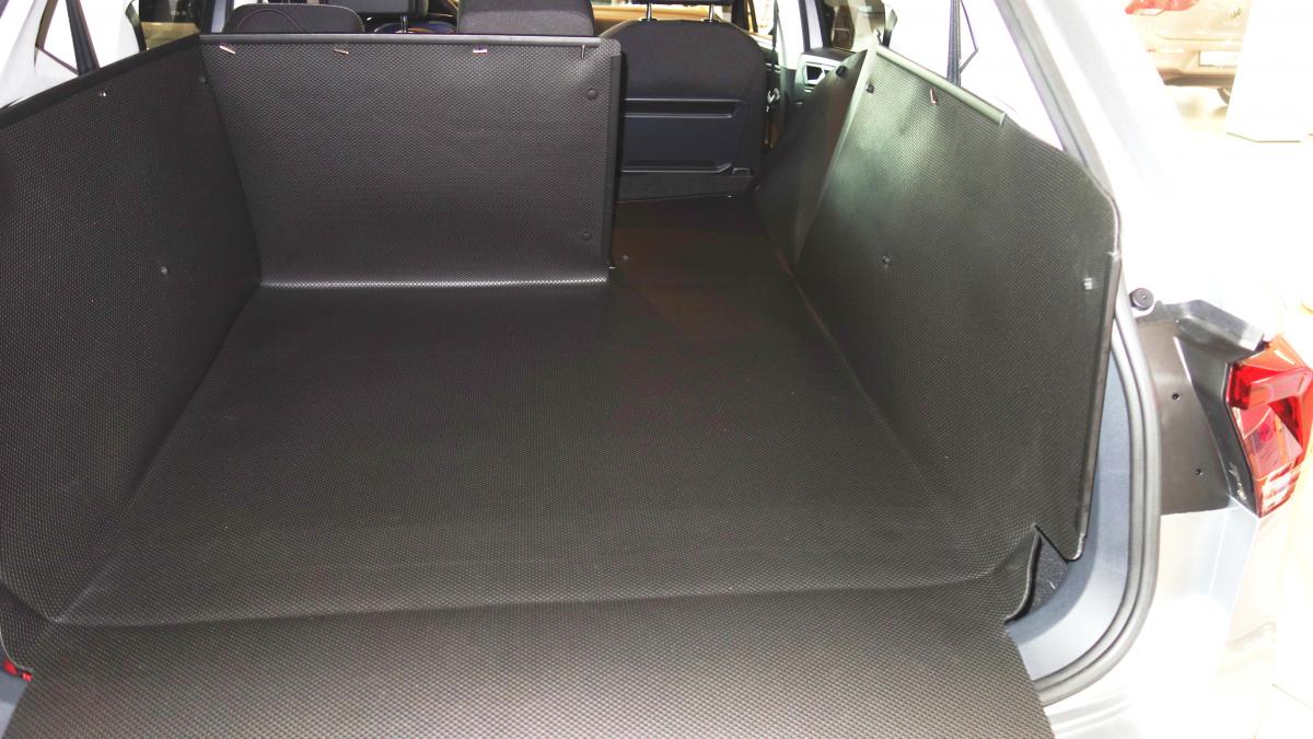 Klappen Sie einen Sitz um, Sie können lange Gegenstände in Ihrem Tiguan Allspace sicher transportieren.