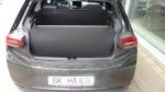 Eine Kofferraumwanne für VW ID.3 wartet als eine strapazierfähige Bodenmatte auf seine eigentliche Gebrauchsstellung